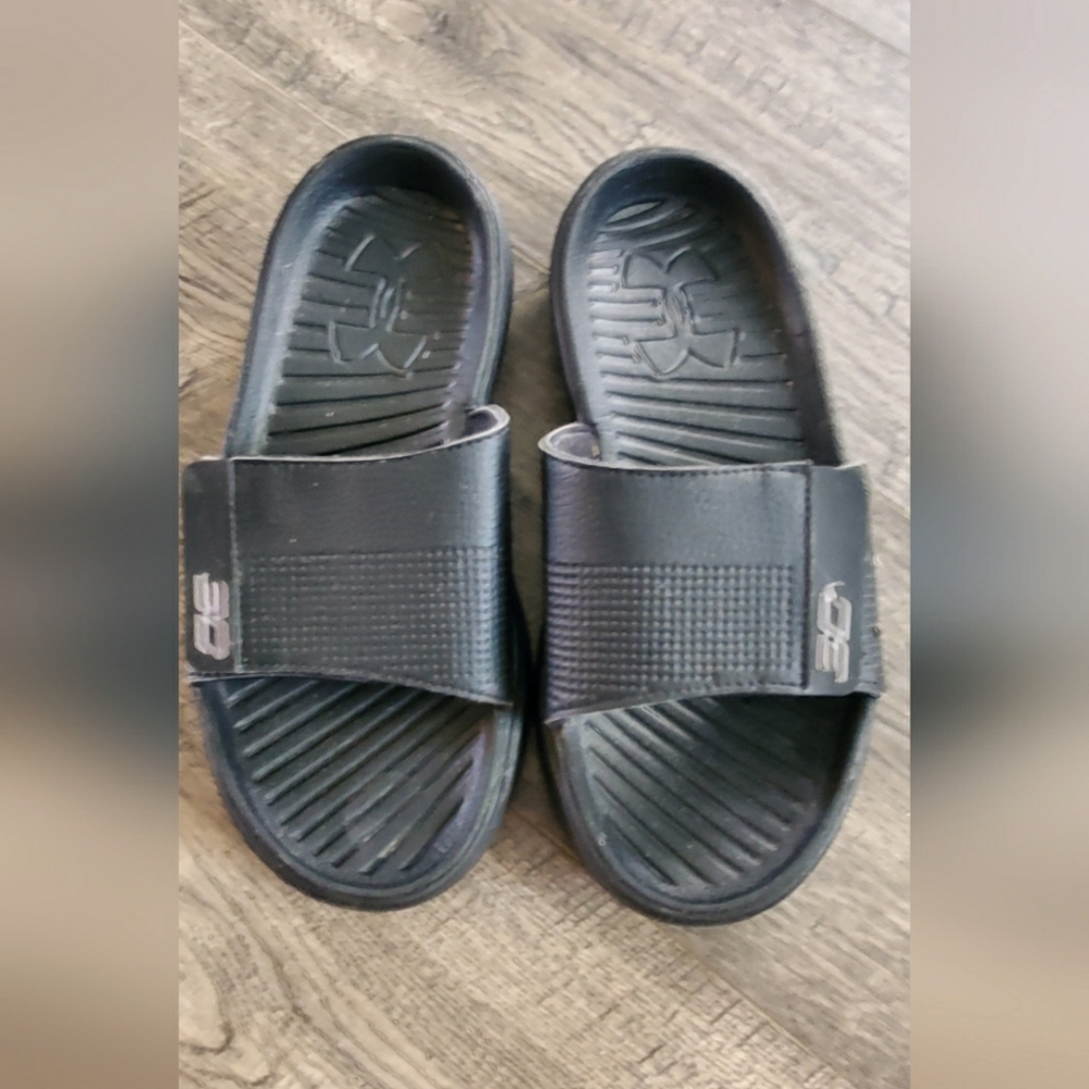 Under Armour Stef Curry slides  4Y
